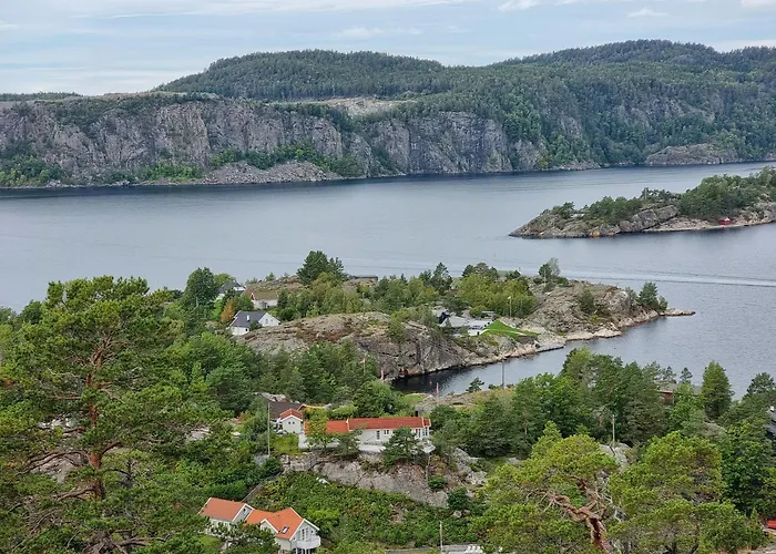 Beautiful With Sea View In Isles *